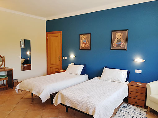 Casa Coruja - Bedroom With Twin Beds