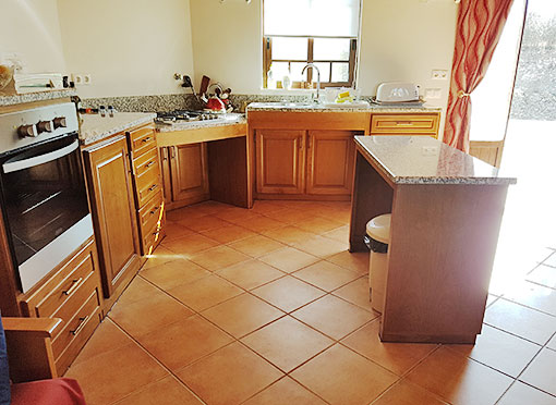 Casa Coruja - Wheelchair Accessible Kitchen