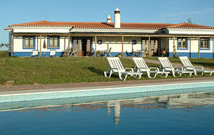Swimming Pool with villas Casa Aguia and Casa Coruja in the background.