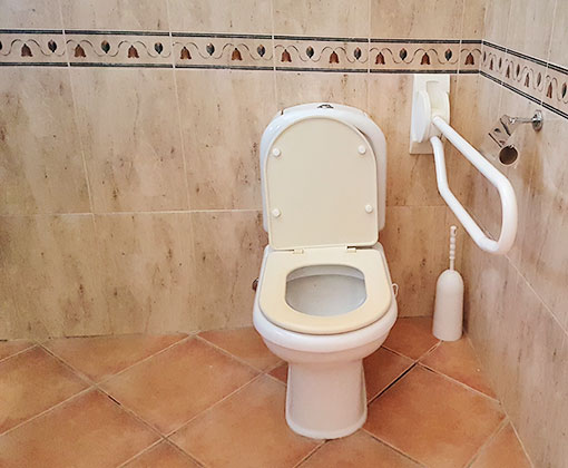Casa Coruja WC With 1m Space to Left